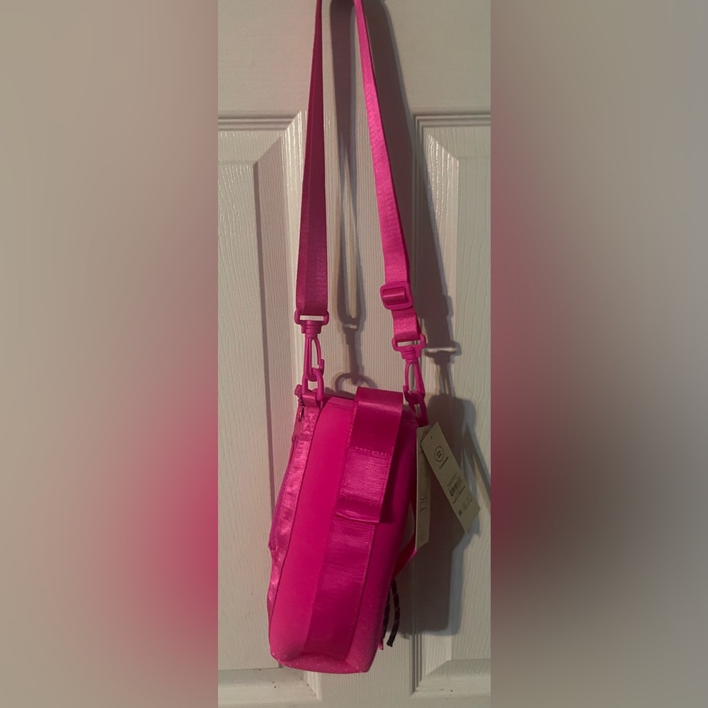 NWT No Boundaries Hot Pink Neoprene Tumbler Holder Crossbody Bag - Picture 12 of 12